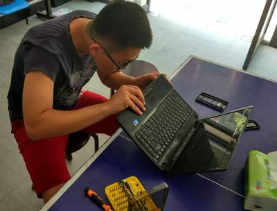 網(wǎng)絡(luò)安全進(jìn)社區(qū)，志愿服務(wù)暖人心——記浙商大白帽子聯(lián)盟服務(wù)山水苑社區(qū)計(jì)算機(jī)網(wǎng)絡(luò)信息咨詢活動(dòng)