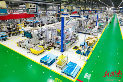 聚焦軌博會(huì)①丨超級(jí)工廠“智造”動(dòng)車“大腦” 計(jì)算機(jī)網(wǎng)絡(luò)信息咨詢?nèi)绾悟?qū)動(dòng)軌道交通智能化